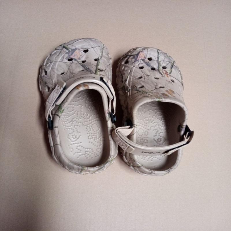 Size 43 Crocs Men’s & Women’s Baya Lined Indoor House Slippers Clogs